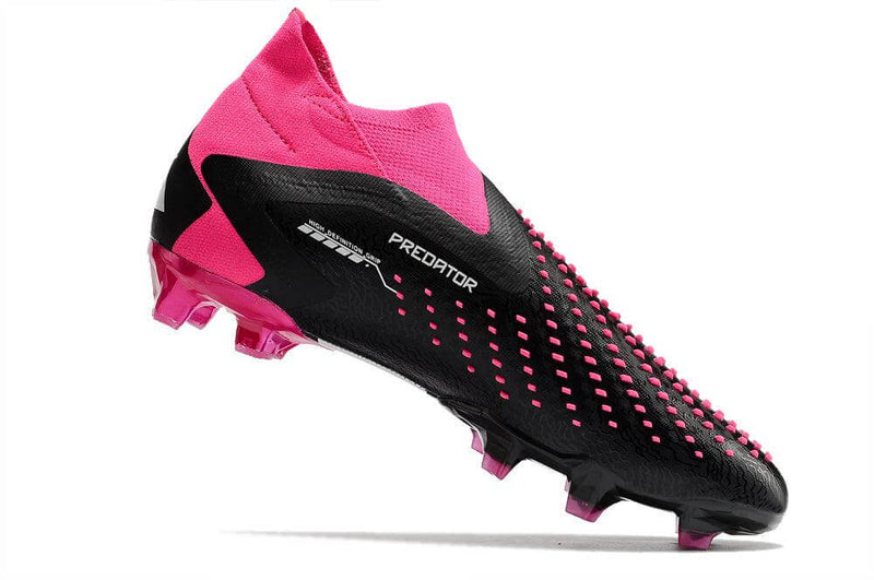 A nova Chuteira da Adidas de Campo Predator Accuracy+ FG Rosa e Preto "Own You Football Pack" na Farda de Boleiro Garanta a qualidade de Jogadores Profissionais