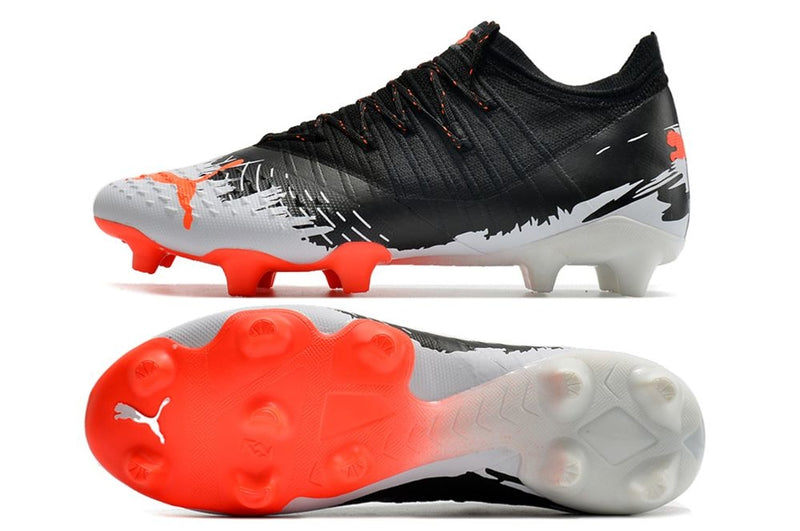 Tenha muito mais CONTROLE com a Puma Future Z 1.3 FG Preta, Branca e Laranja "Ran Out Of Ink" na Farda de Boleiro, Garanta a qualidade de Jogadores Profissionais Elite!