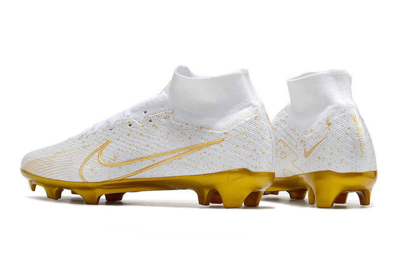 Velocidade é com Nike Mercurial Superfly Elite FG Branca e Dourada na Farda de Boleiro, Garanta a qualidade de Jogadores Profissionais e FRETE GRÁTIS!