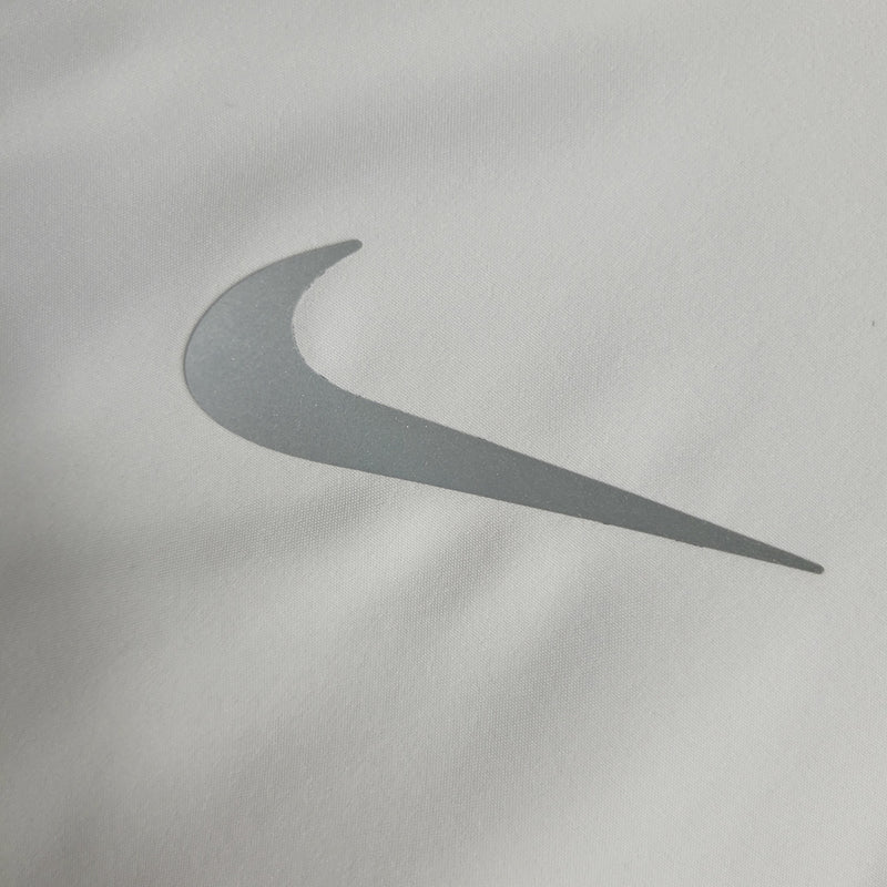 Nome do Produto: Corta Vento Nike Essential HD Branco Produto: Corta Vento  Cores: Branco Marca: Nike Categoria: Corta Vento - Nike Gênero: Unissex |Frete Grátis para todo Brasil | Farda de Boleiro