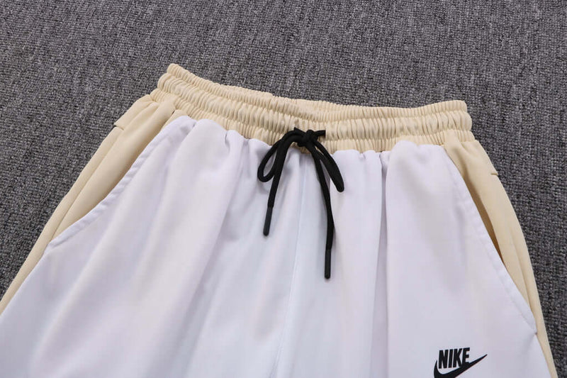 Conjunto de Moletom Nike Sportswear Tech Fleece Begê e Branco - Farda de Boleiro