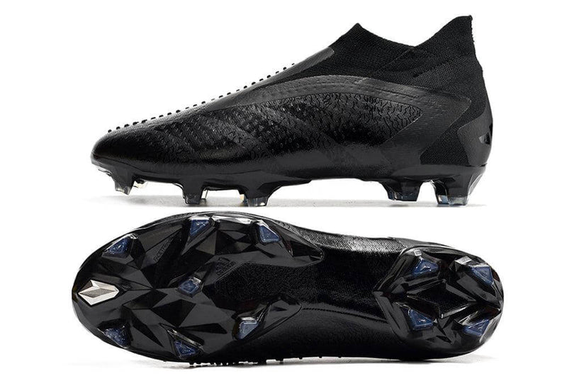 A nova Chuteira da Adidas de Campo Predator Accuracy+ Preta "Nightstrike Pack" na Farda de Boleiro, Garanta a qualidade de Jogadores Profissionais Elite