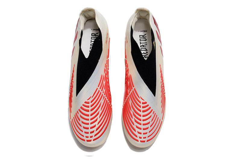 A nova Chuteira da Adidas de Campo Predator Edge+ FG Off-White e Vermelho "Showdown Pack" na Farda de Boleiro, Garanta a qualidade de Jogadores Profissionais