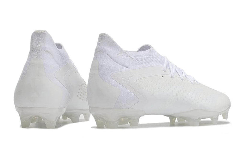 A nova Chuteira da Adidas de Campo Predator Accuracy.1 FG Branca "Pearlized Pack" na Farda de Boleiro, Garanta a qualidade de Jogadores Profissionais Elite