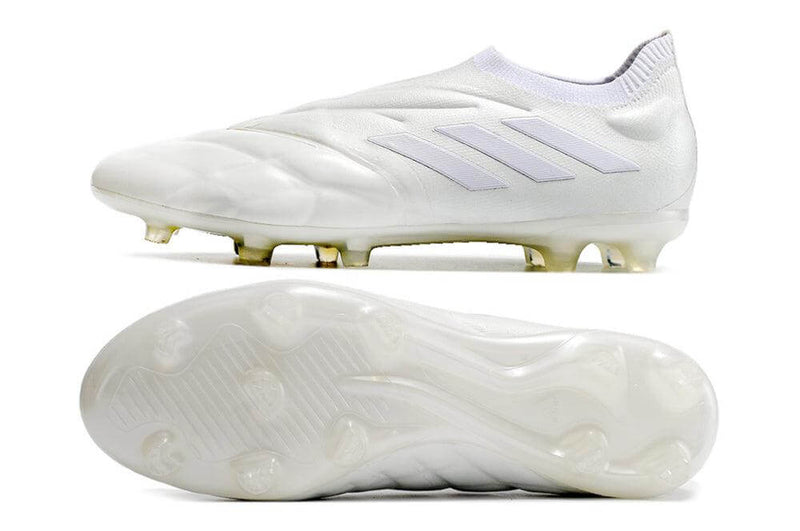 Adquira a nova Chuteira da Adidas Copa Pure+ Branca "Pearlized Pack" na Farda de Boleiro, a Nova Copa Pure+ garante Controle de Bola e muito conforto